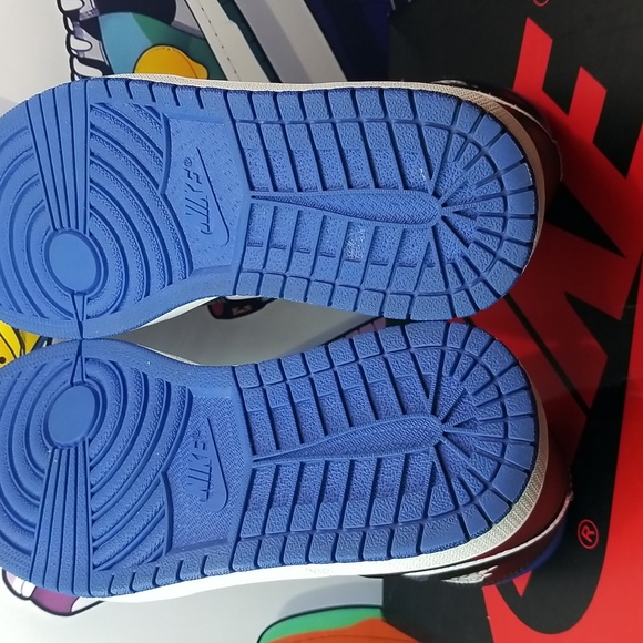 Air Jordan 1 Retro High OG "Royal Toe" - Picture 3 of 8